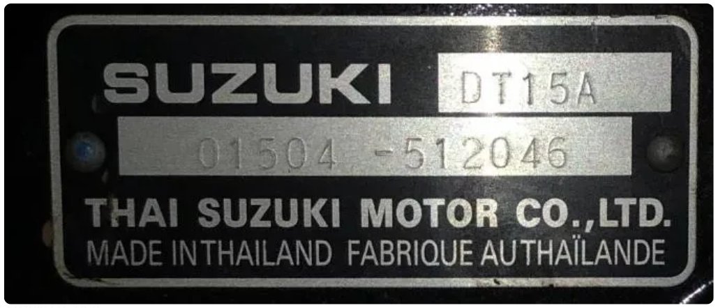 Как определить год выпуска мотора. Шильда Сузуки DT 9.9. Suzuki dt15 шильдик. Лодочный мотор Suzuki 15. Шильда Suzuki DT 30.