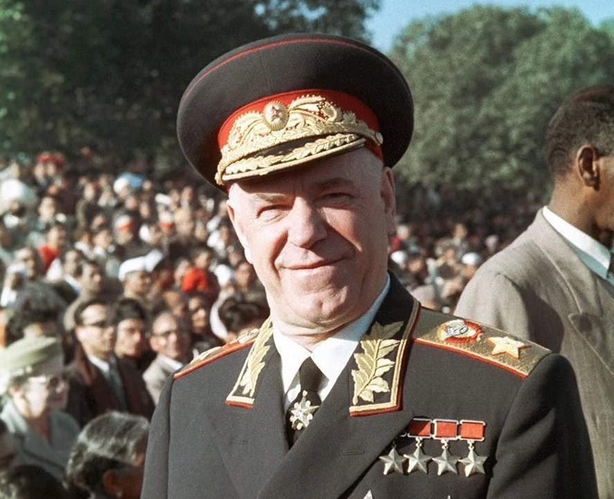 Два человека которые  были четырежды Героями Советского Союза
