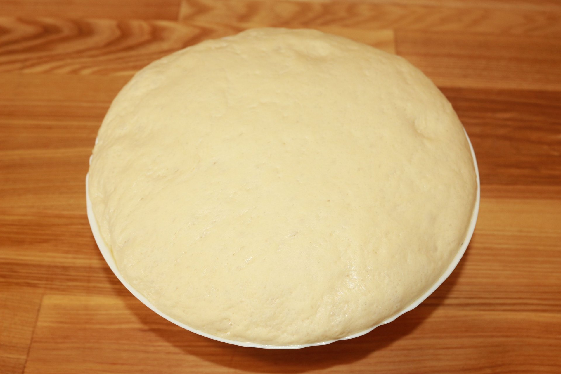 Тонкое тесто на сковороде. Хлеб в сковороде на плите. Воздушное тесто. Как испечь хлеб в сковороде на плите. Воздушный хлеб на воде в сковороде.