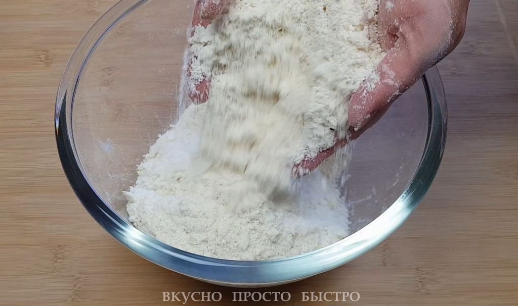Пирог с творогом и клубникой - рецепт на канале Вкусно Просто Быстро
