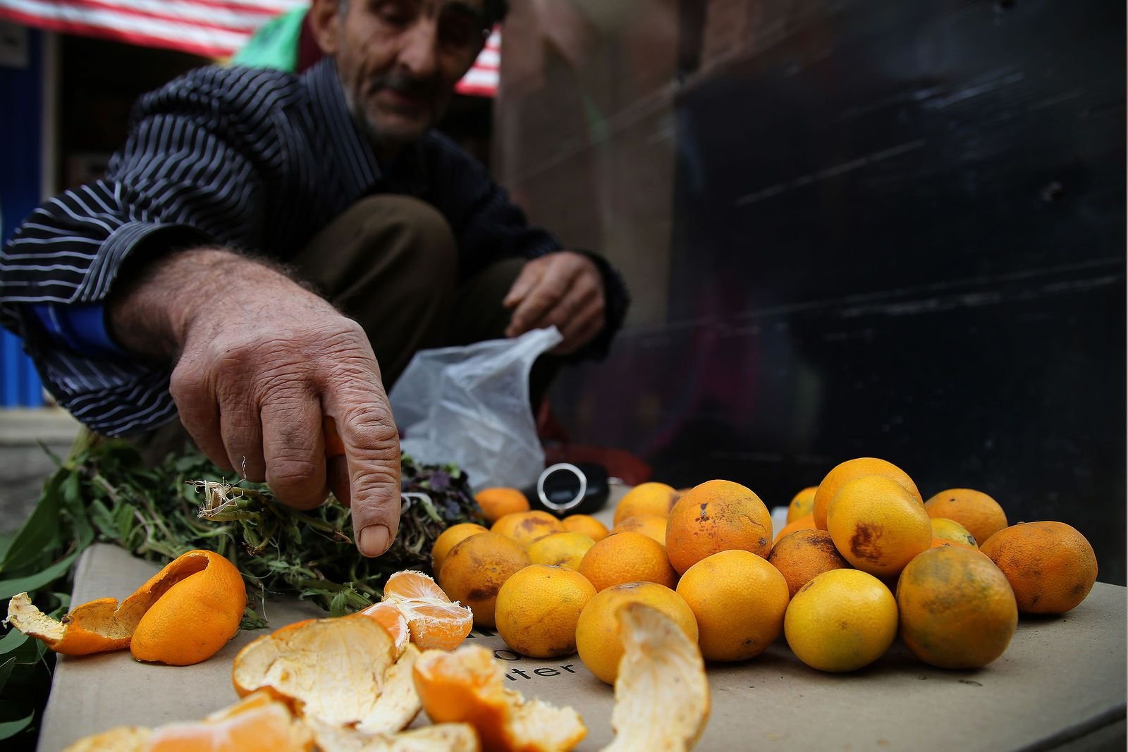 Мандарин сейчас. Апельсины на рынке. Рынок мандарин. Азербайджанские мандарины. Мандарины Марокко.
