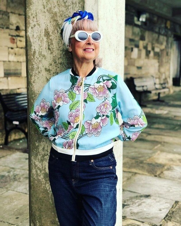 71-летняя Сюзи покорила Интернет своими позитивными нарядами — даже молодым у нее есть чему поучиться