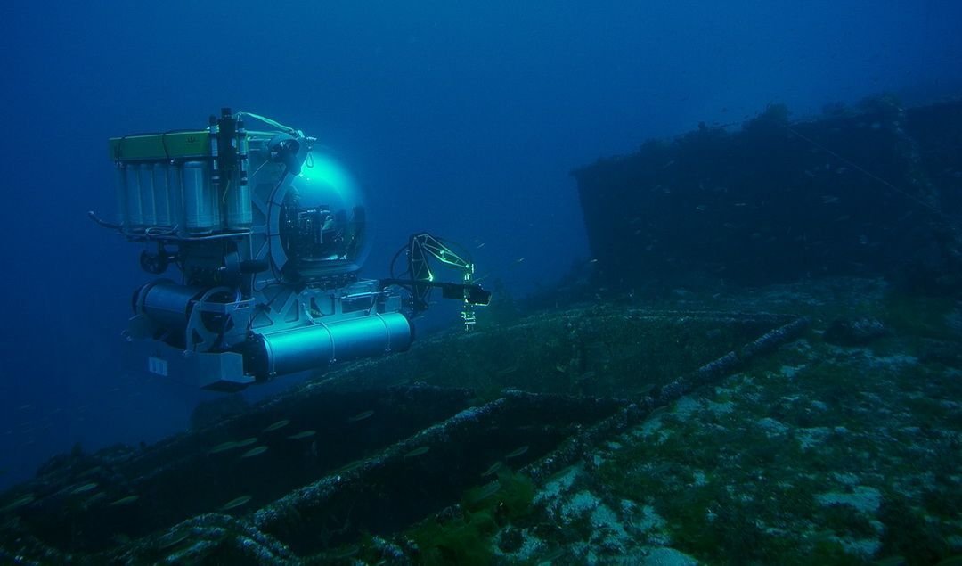 Аппарат на дне океана