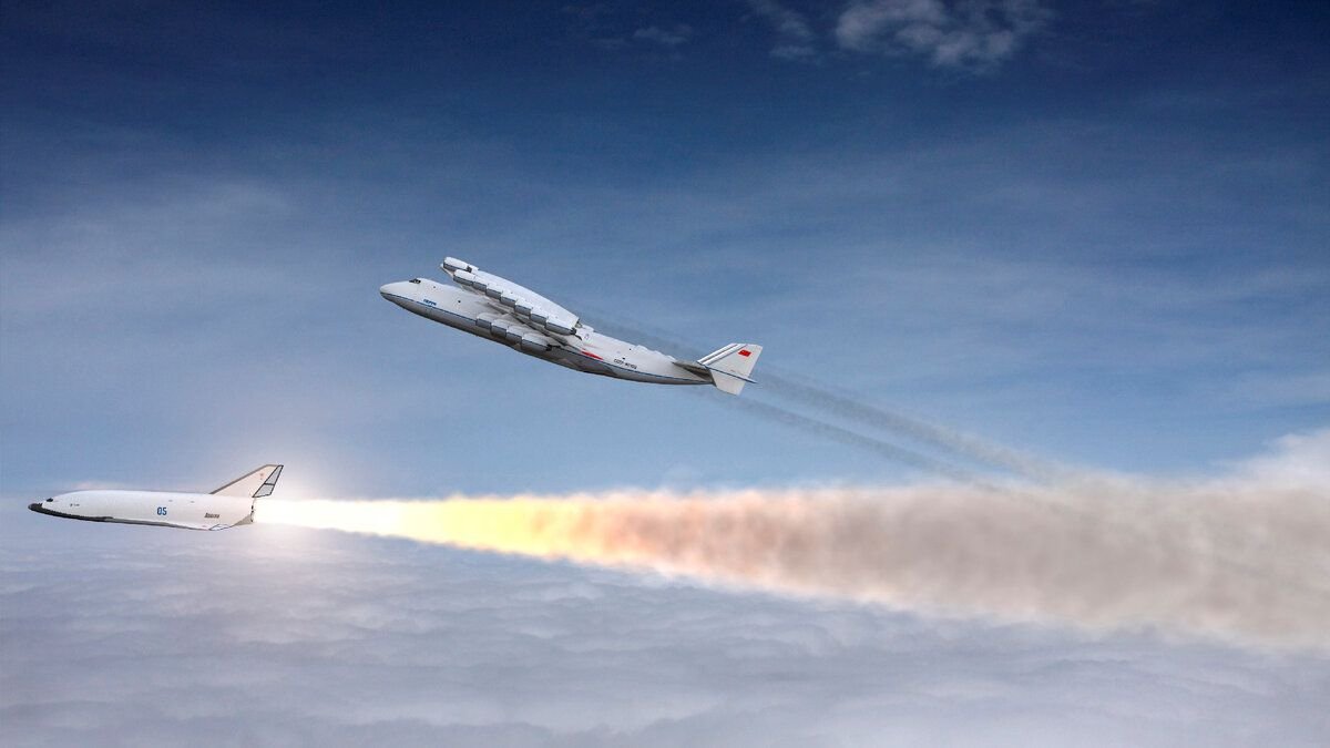 Рендеринг сверхтяжелой многоразовой авиационно-космической системы с космическим самолетом Ту-674 "Апогей". Картинки взяты с сайта: http://buran.ru