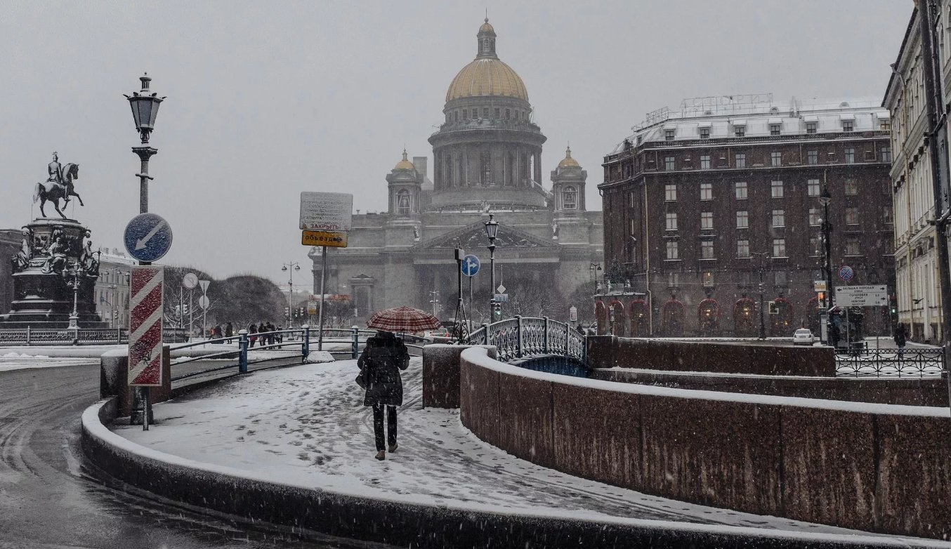 Каменный северный рай. Климат Санкт Петербурга. Снегодождь в Питере. Пасмурный зимний Питер. Снег в Питере.