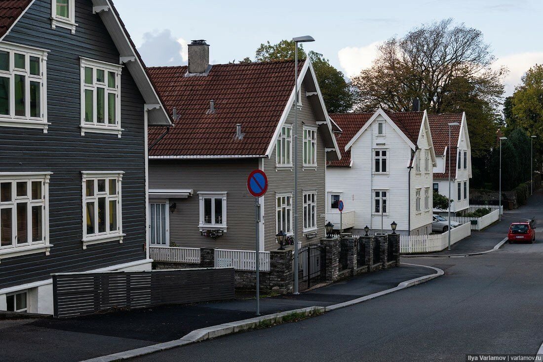 Норвегия существует. Норвегия пригород. Норвегия частный сектор. Норвежская деревня современная. Частный сектор в Швеции.