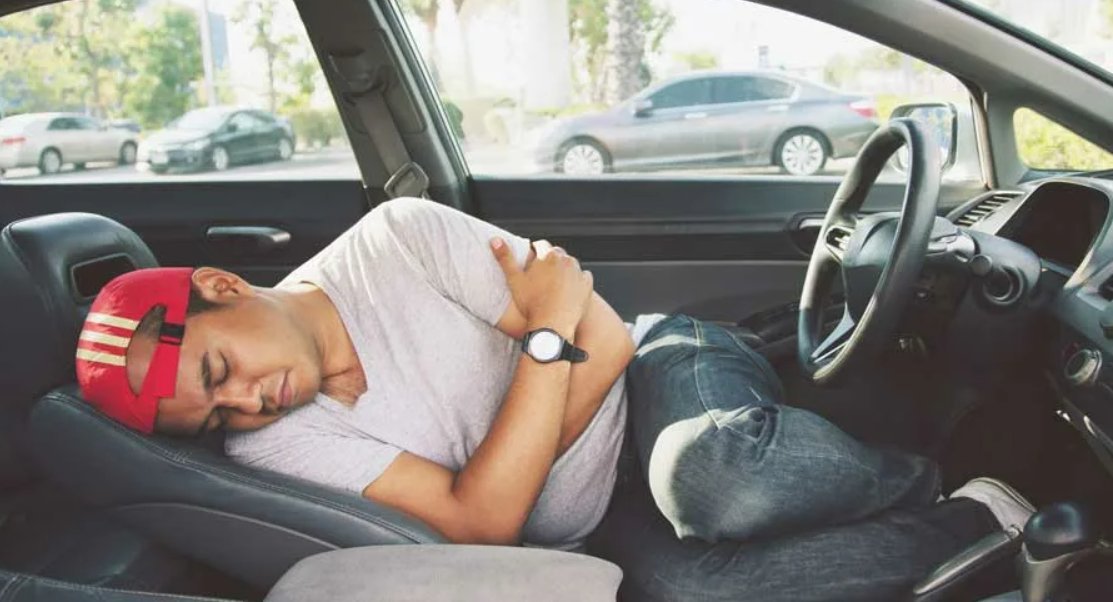 Машина устала. Уставший водитель. Утомление за рулем. Уставшая машина. Сонный водитель.