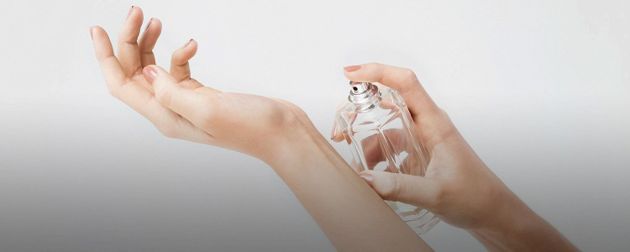 Как неправильно выбирать парфюм в магазине: 5 грубых ошибок при выборе аромата