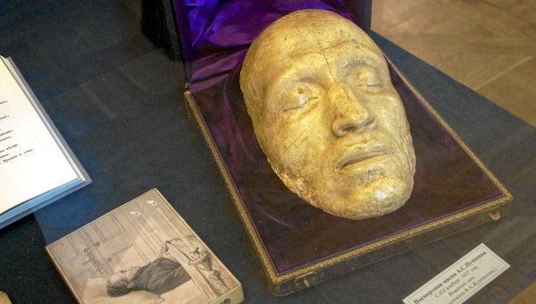 Посмертные маски великих писателей. Суровый Толстой, страдающий Блок и 11 пропавших слепков Пушкина