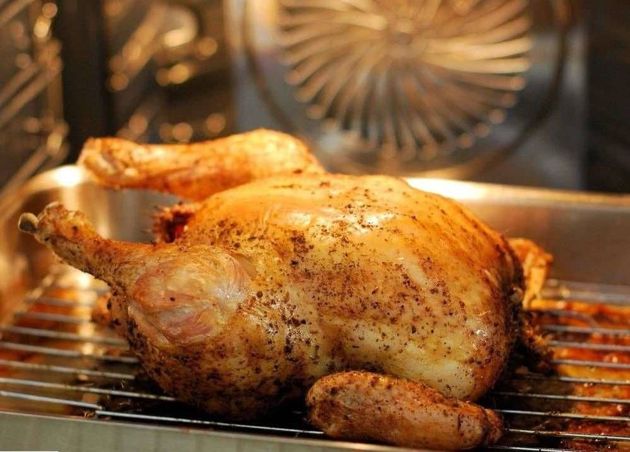 Пять непростительных ошибок в приготовлении курицы, из-за которых она получается сухая и жесткая