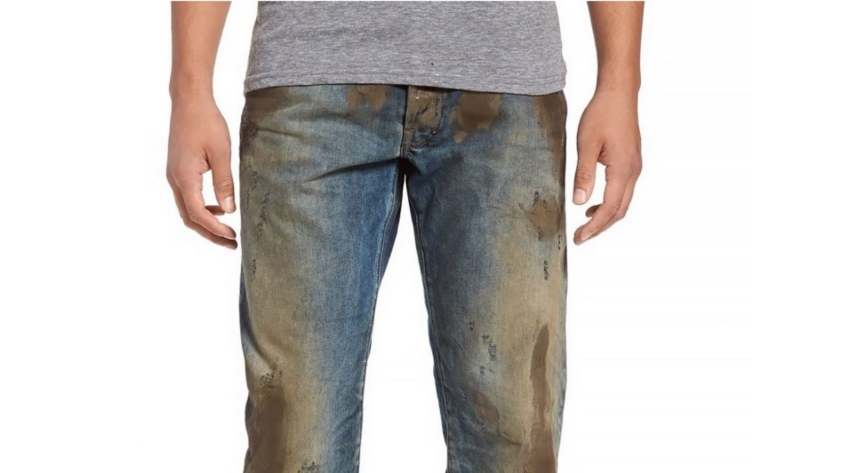 Воняют штаны. Грязные джинсы. Дырявые штаны. Модные джинсы с грязью. Грязные брюки.
