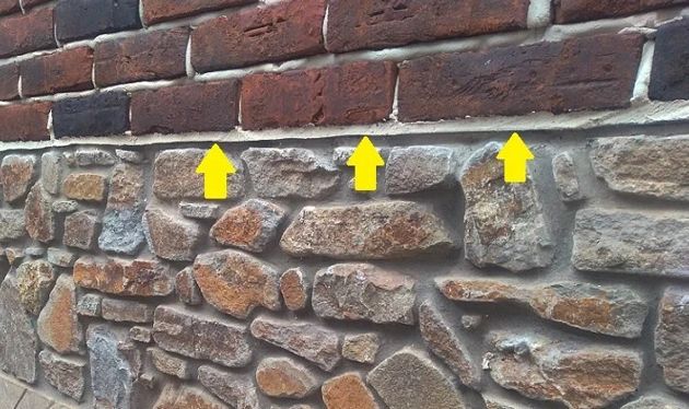 Что нужно сделать, чтобы основание стены и первый ряд кирпича не сырел (не намокал)? Решаем проблему правильно