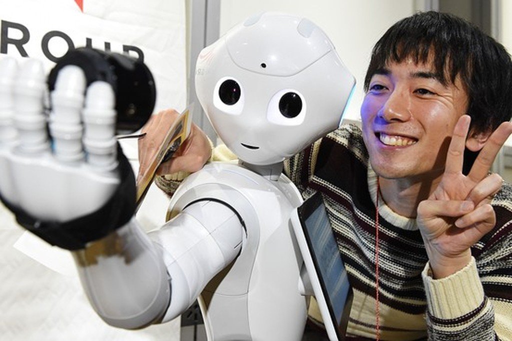 Японские разработчики. Робот дворецкий Пеппер. Японские технологии. Робототехника Японии. Современные роботы.
