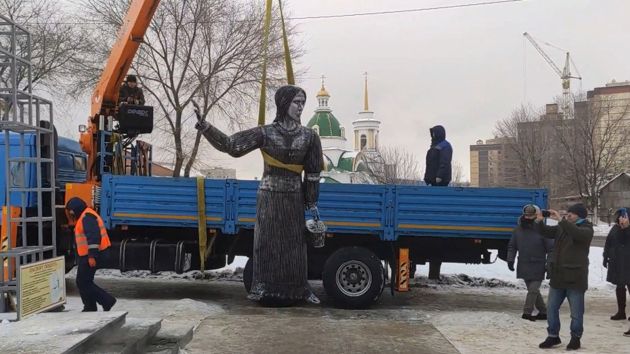Новая Аленка лучше прежней. Устрашающий памятник под Воронежем демонтировали и продали за 2,5 млн рублей