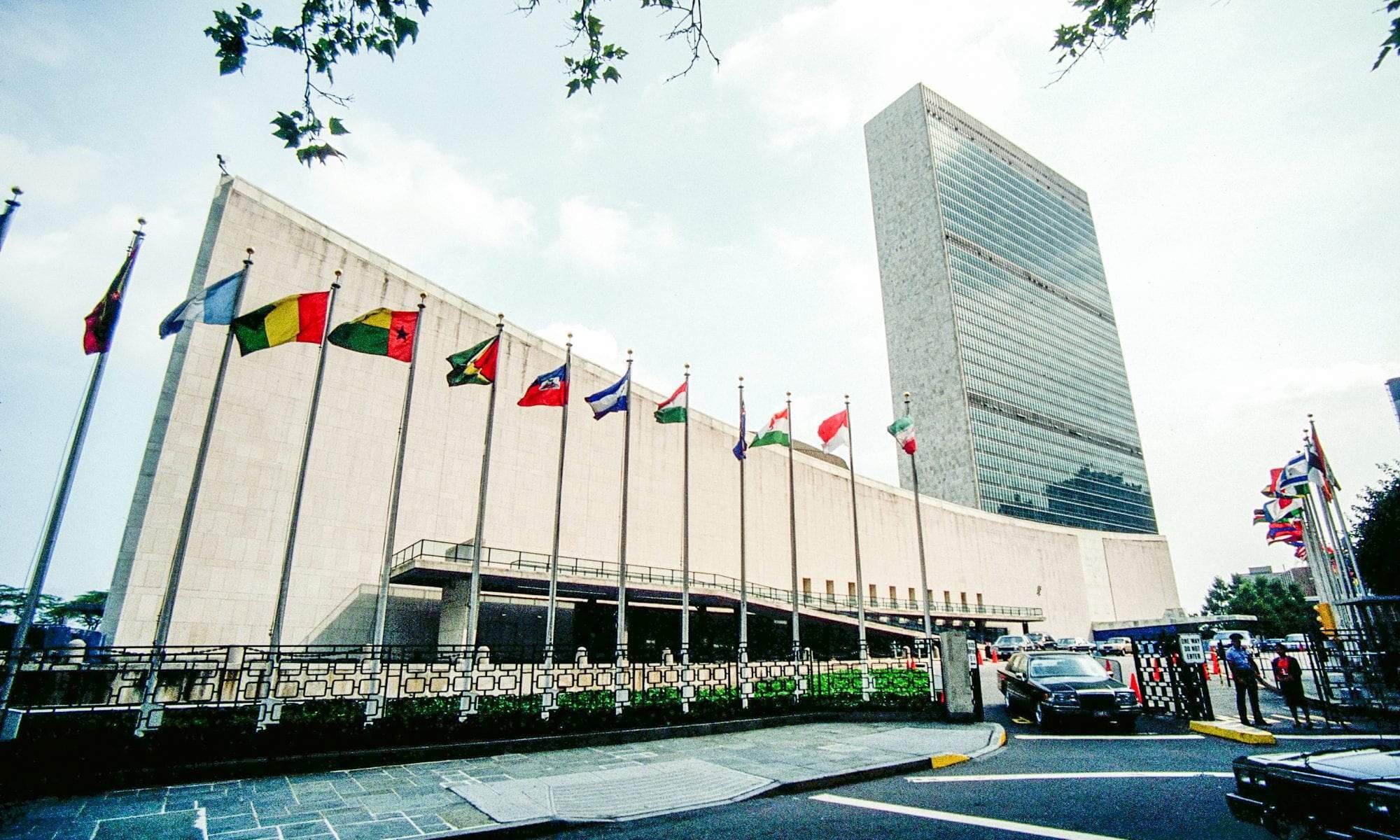 Центральный секретариат. Штаб-квартира ООН В Нью-Йорке. Здание ООН В Нью-Йорке. • Здание секретариата ООН В Нью-Йорке. Здание Генассамблеи ООН.