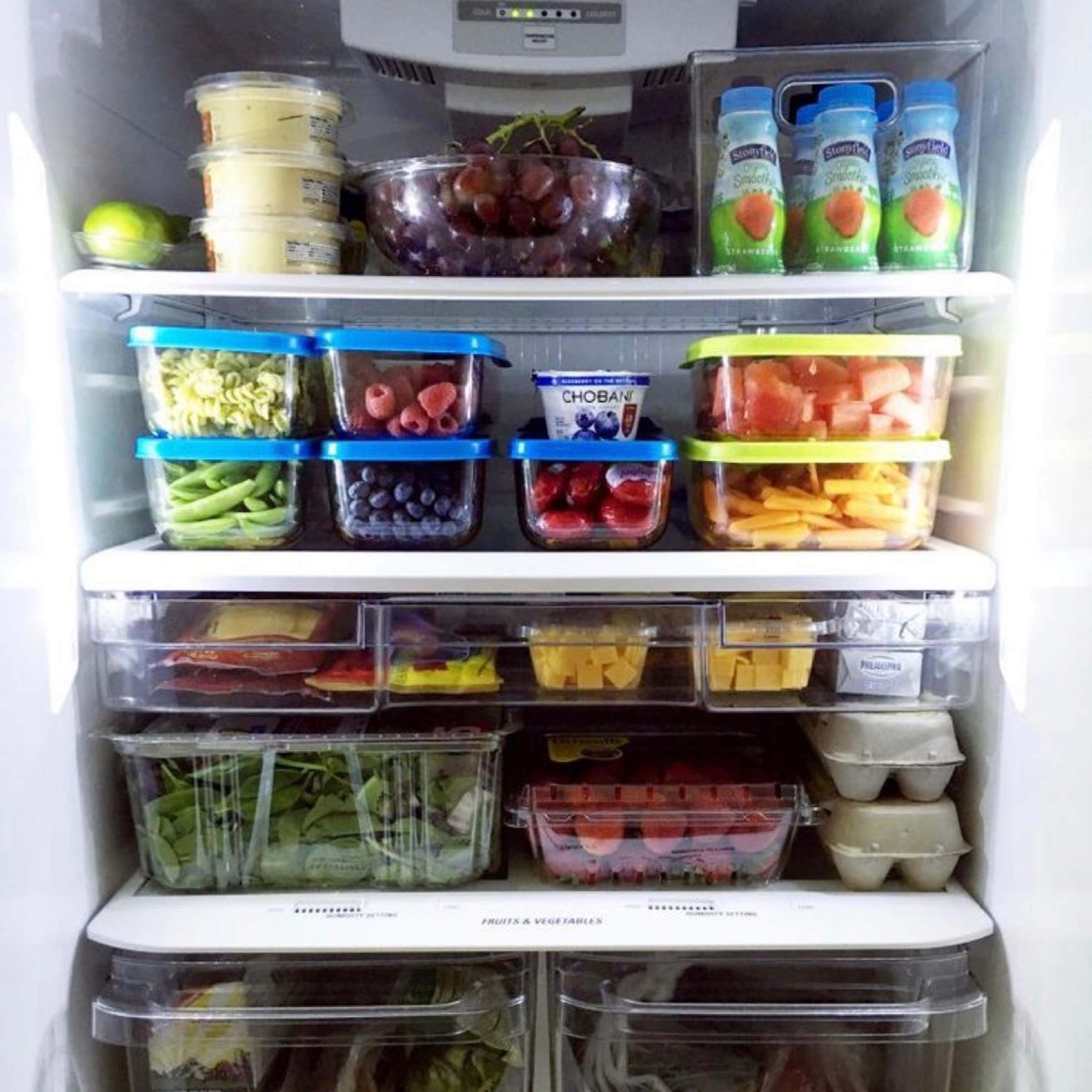 Хранение готовой пищи. Холодильник с продуктами. Полный холодильник продуктов. Хранение продуктов. Хранение продуктов в холодильнике.
