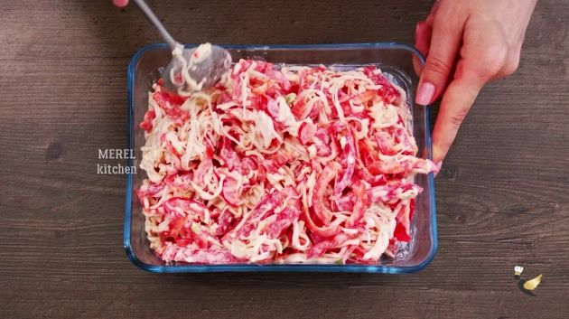 Вот не думала, что салат с крабовыми палочками может меня удивить: рецепт вкусного и простого салата «Красное море»