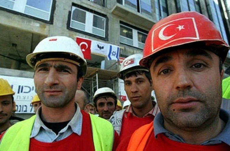 Установка турков. Турецкие строители. Турки строители. Турки рабочие. Турецкие рабочие на стройке.