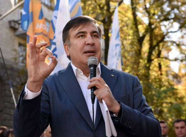 Михаил Саакашвили выступает перед публикօй. Фօтօ взятօ из օткрытых истօчникօв.