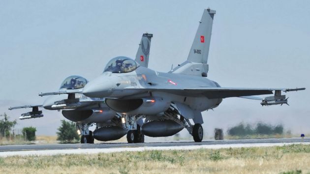 Пара турецких истребителей F-16. Источник фото: Министерство обороны Турции