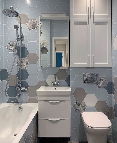 Необычный дизайн интерьера ванной комнаты. Не часто встречается подобная цветовая гамма и форма плитки