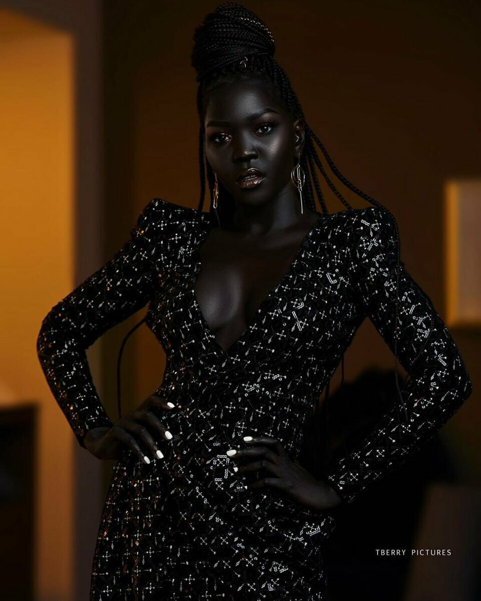 Кричащая негритянка. Ниаким Гатвеч. Королева тьмы - Ньяким Гатвех - модель из Южного Судана. Няким Гатвех. Модель из Южного Судана Nyakim Gatwech,.