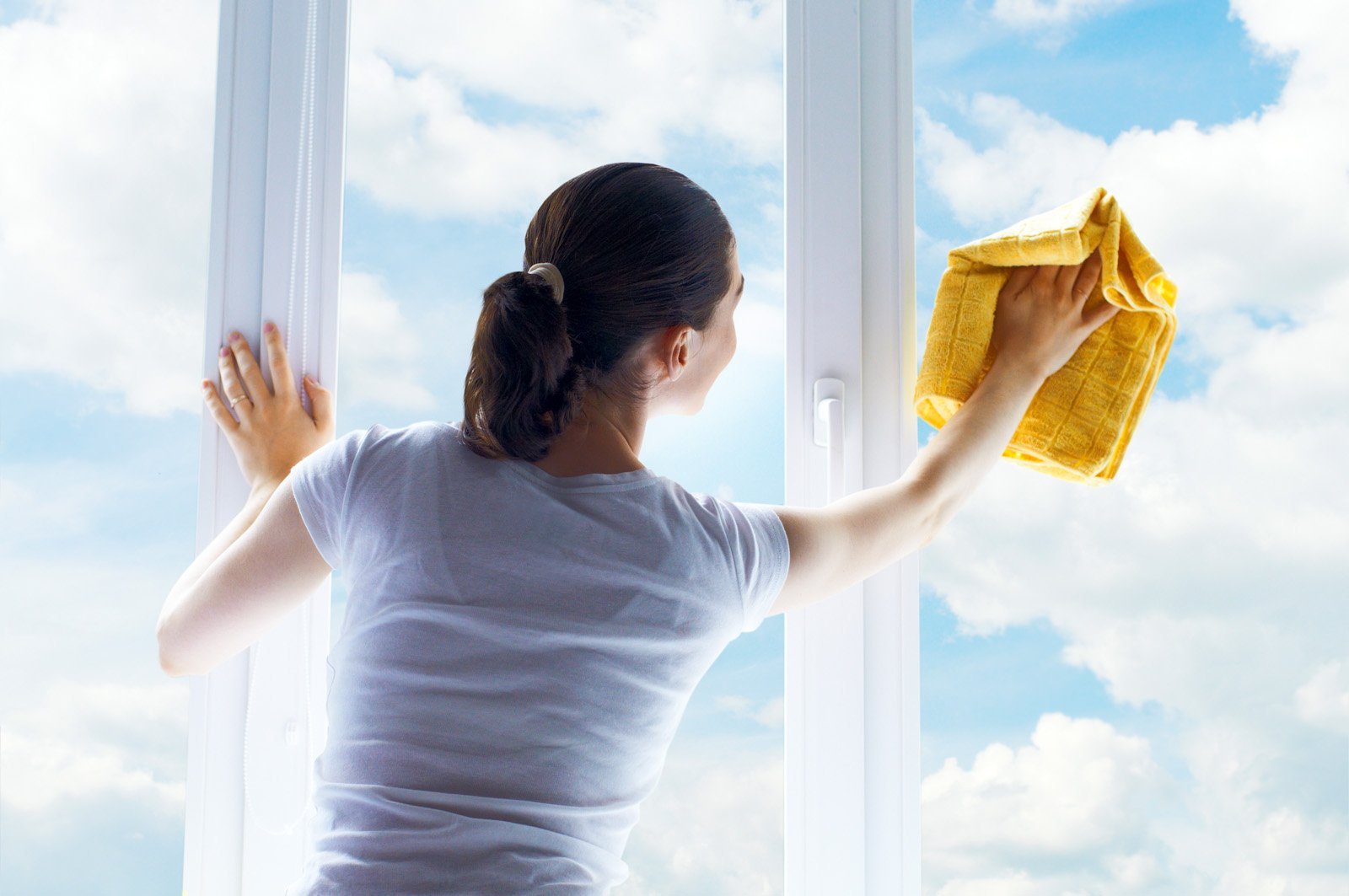 Как мыть окна без разводов и начисто: хитрые советы от умных домохозяек