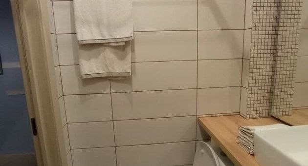 До и после. Превращение маленькой и неудобной ванной в комфортный санузел. Пример для владельцев 