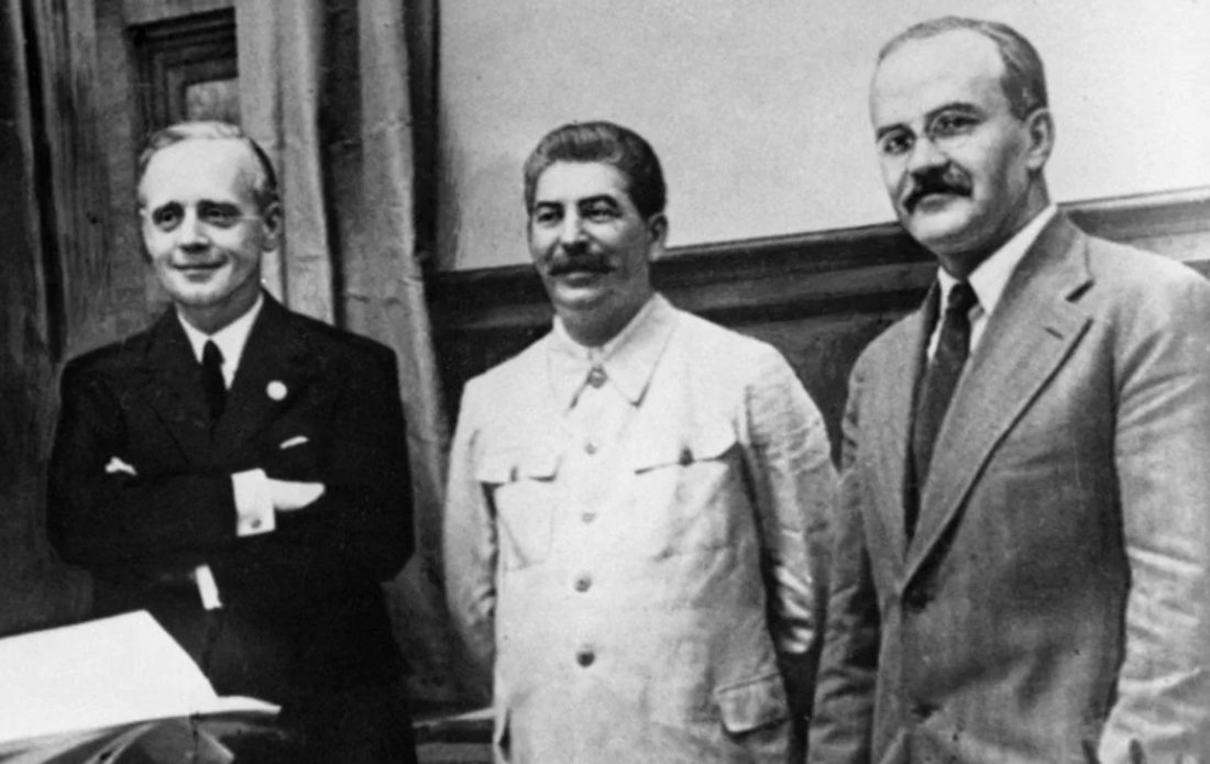 1939 год соглашение. Молотов и Риббентроп. Пакт Молотов и Риббентроп. Пакт Молотова Риббентропа фото. Риббентроп и Сталин.