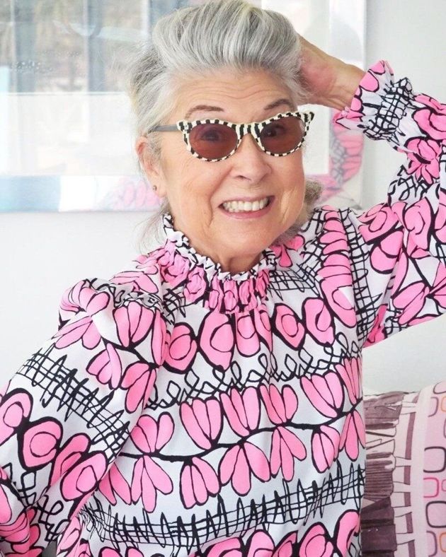 71-летняя Сюзи покорила Интернет своими позитивными нарядами — даже молодым у нее есть чему поучиться