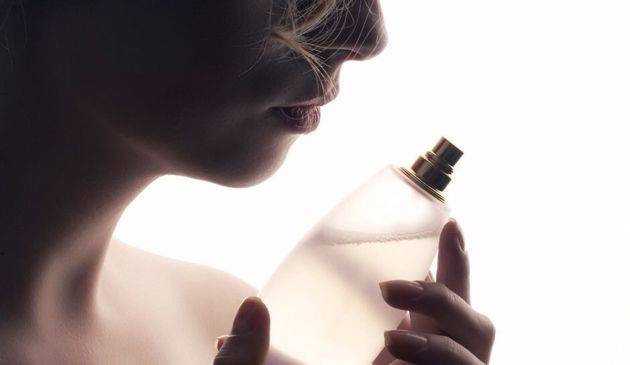 Как неправильно выбирать парфюм в магазине: 5 грубых ошибок при выборе аромата