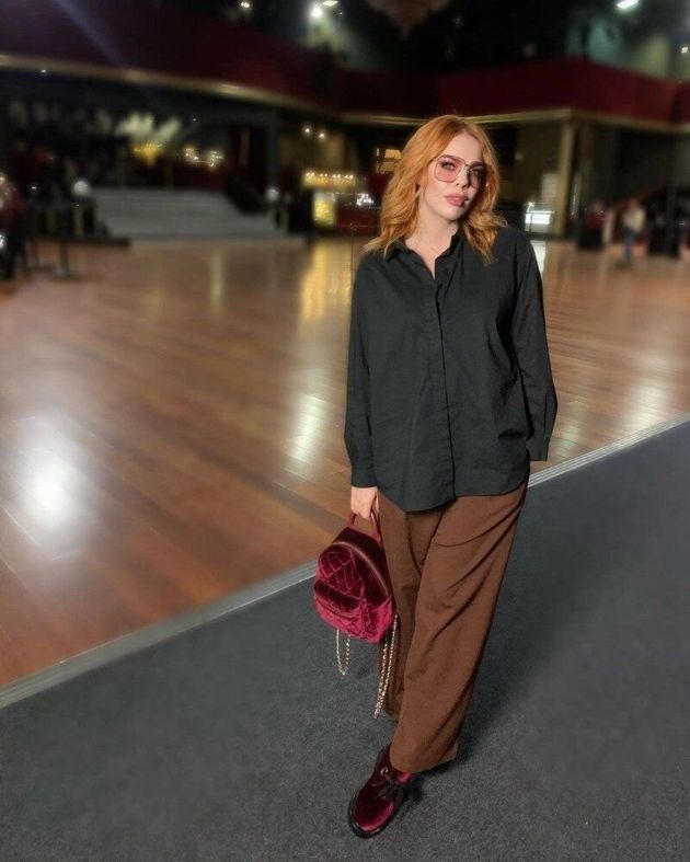 Модный критик Васильев похвалил гардероб Анастасии Стоцкой: как одевается певица в обычной жизни