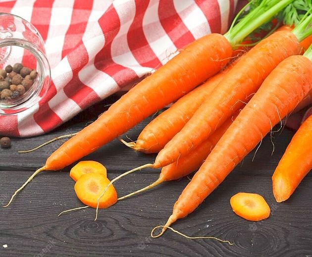 Рассказываю, как повара в ресторанах готовят морковь для салатов: они ее не варят в воде, а делают намного проще и вкуснее