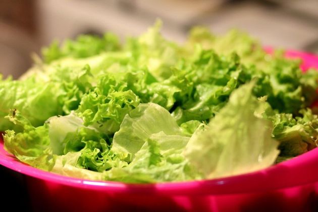 Красота на тарелке и польза для здоровья: 6 причин чаще есть листовую зелень