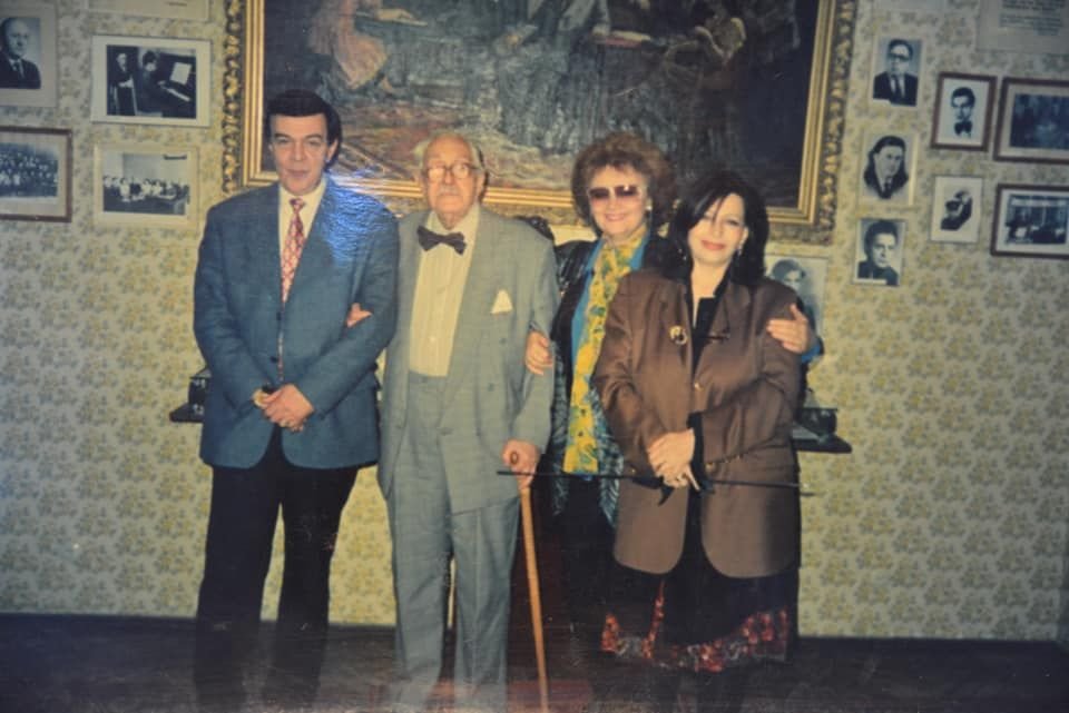 Наргиз Халилова с родственниками