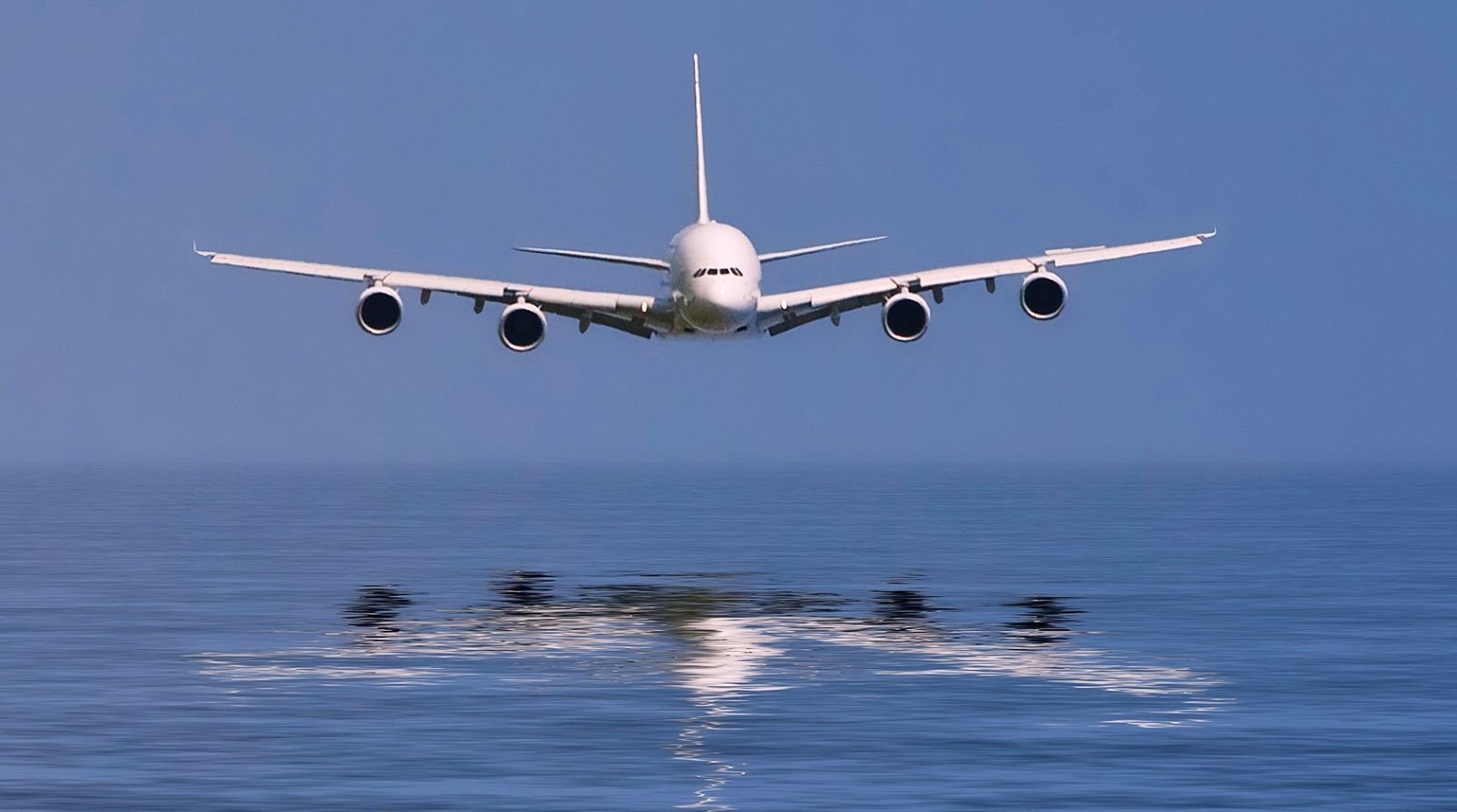 Самолет летающий по воде. Взлет самолета. Самолет приземляется. Красивый самолет. Красивые фото самолетов.