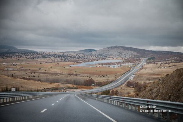 هذا ما تبدو عليه الطرق السريعة التركية أثناء حظر التجول في الشتاء ، لكن يمكن للسياح القيام بذلك