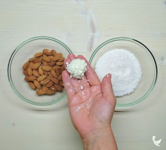 Рецепт полезных и вкусных конфет «Рафаэлло» из творога: как приготовить их дома