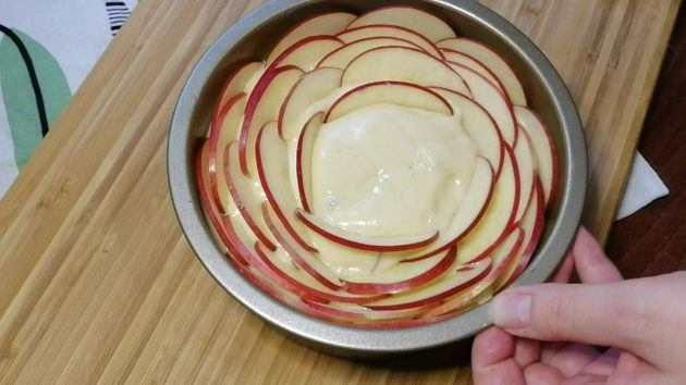 Нежный пирог с яблочной начинкой, красивый и вкусный. Быстрый и легкий рецепт