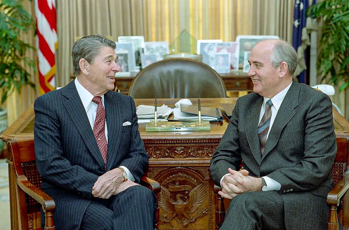 Переговоры с рейганом. Саммит Рейган Горбачев 1987. Саммит Рейган Горбачев 1985. Встреча горбачёва с президентом США Рональдом Рейганом в Женеве.