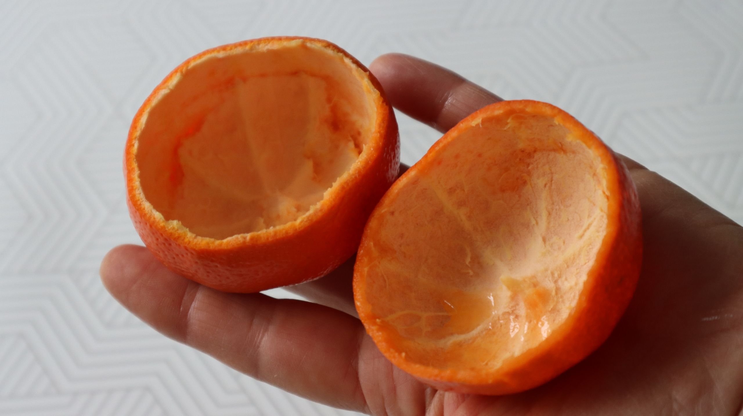 Почему не стоит выкидывать корки от мандарина: интересная идея для уюта дома