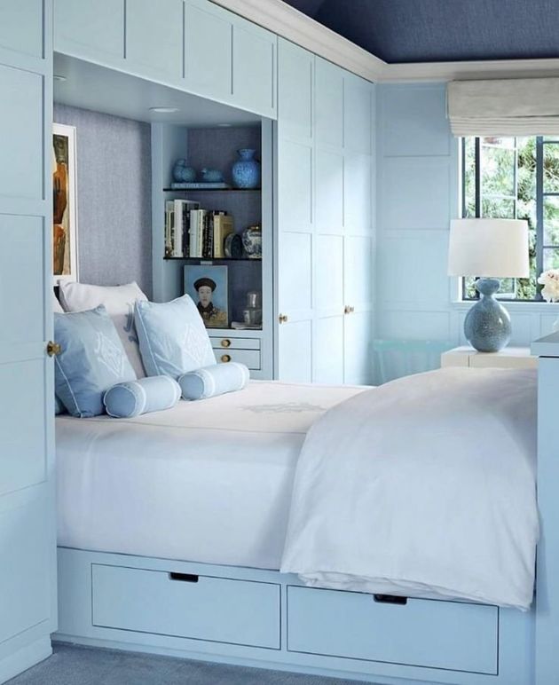 Предметы интерьера, которые позволят заменить прикроватную тумбочку в маленькой спальне. 7 отличных идей