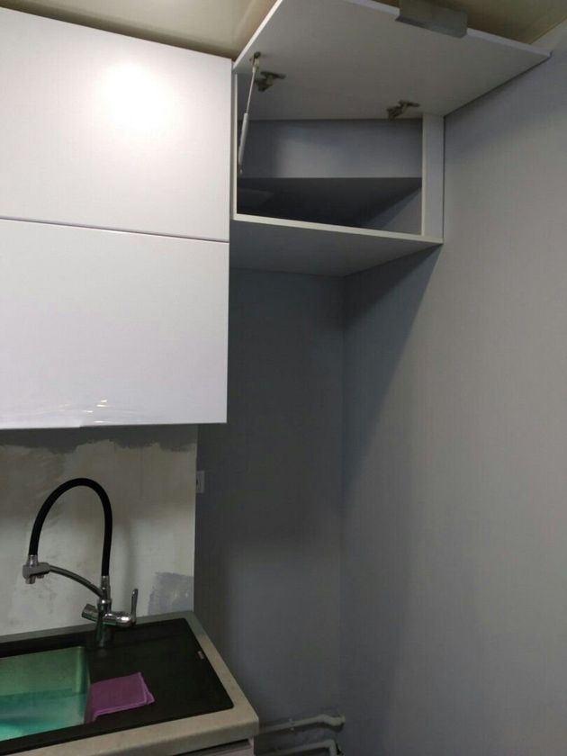 Функциональный гарнитур и грамотная организация пространства позволили превратить маленькую кухню 8 кв.м в удобное и комфортное помещение