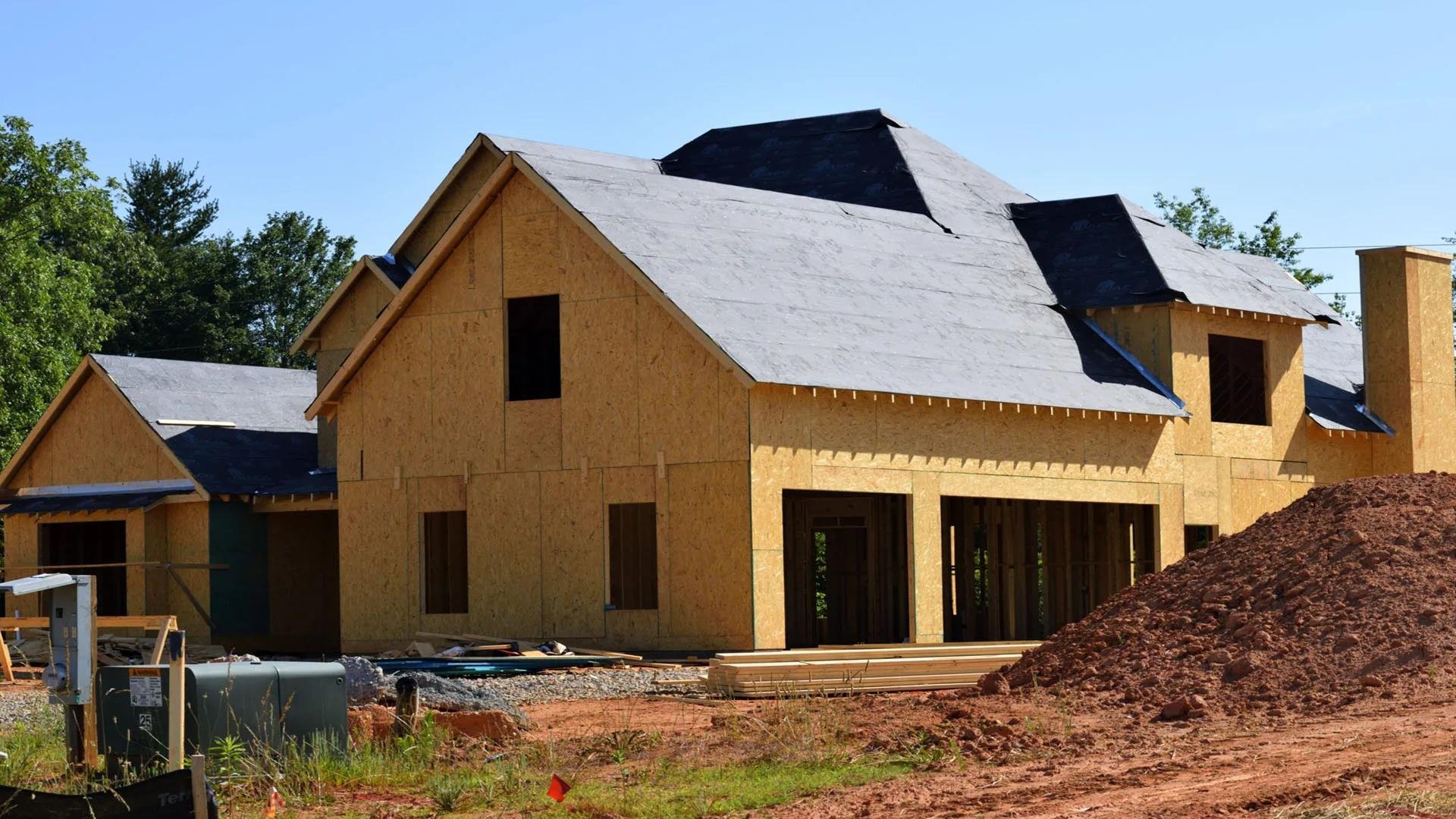 Строительство дома может быть дорогостоящим делом, но есть способы минимизировать расходы и сделать процесс более доступным