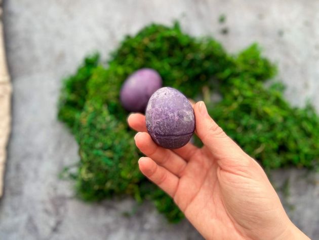Как покрасить яйца в каркаде: натуральный способ на Пасху