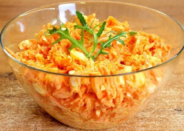 Из простой морковки можно приготовить вкусный салат. Рецепт одной из самых бюджетных закусок