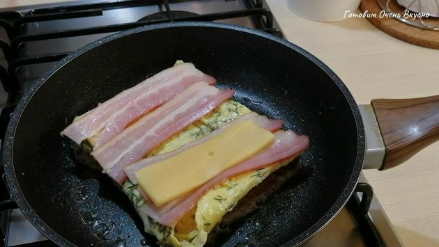 Вкуснятина на завтрак за 10 минут - сэндвич с яйцом на сковороде