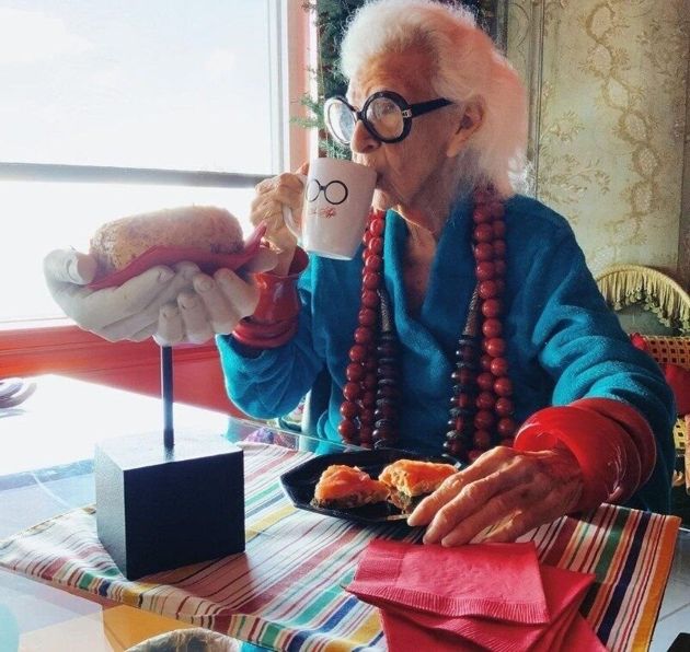 Удивительная Айрис Апфель: ей уже 100 лет, а она все равно считается иконой яркого стиля