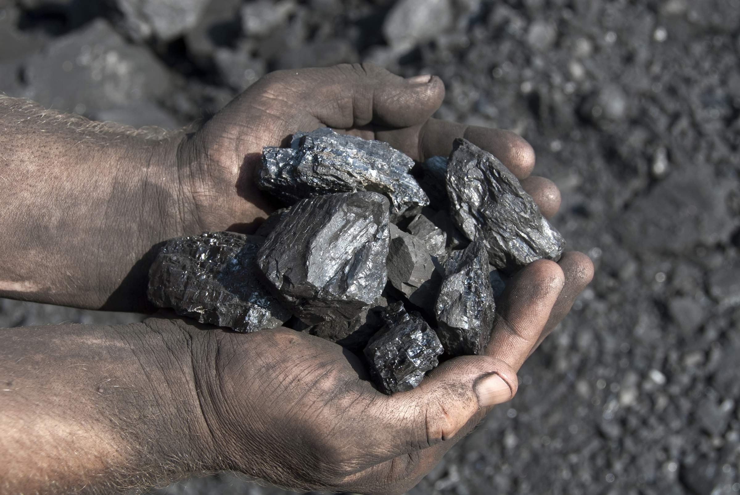 Ископаемых и т д. Каменный уголь антрацит. Каменный уголь Кузбасса. Угольная промышленность. Уголь руда.