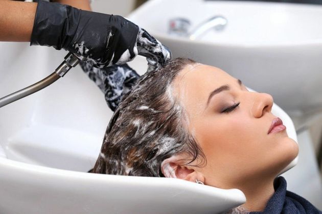 Секреты парикмахеров, почему голова дольше остается чистой после салона и выглядит круто